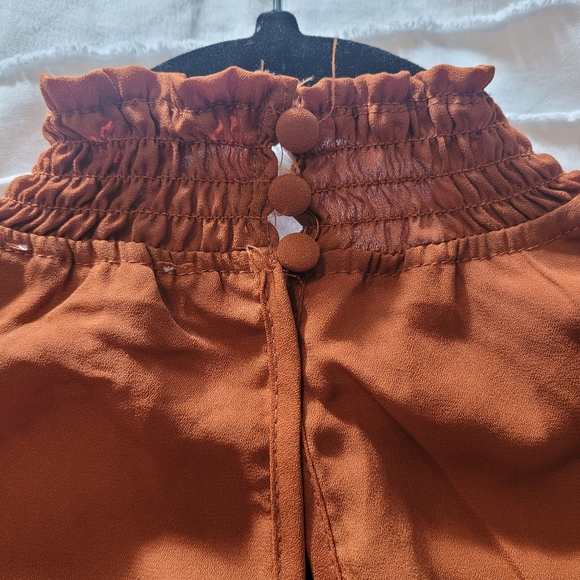 Orange Blouse with Lace Details, Button closure and long sleeve - Picture 3 of 4
